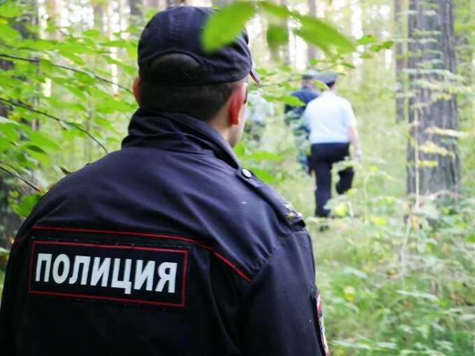 Зарезавший нового парня своей бывшей девушки полицейский из Ленобласти неделю назад съехал от неё и всё это время пил